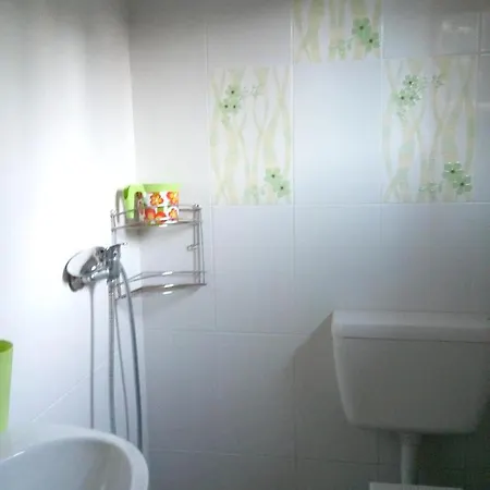 Ferienhaus 4 Bedrooms House At 450 M Away From The Beach With Enclosed Garden And Wifi Warna