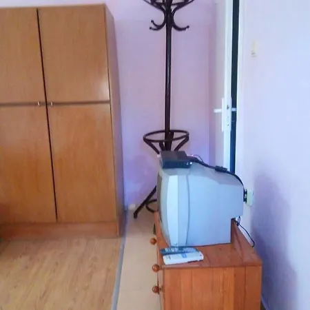 4 Bedrooms House At 450 M Away From The Beach With Enclosed Garden And Wifi * Warna