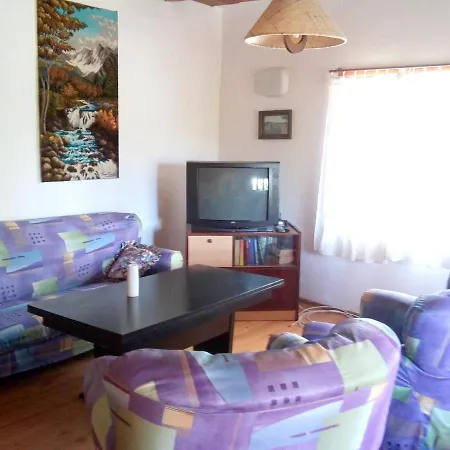 4 Bedrooms House At 450 M Away From The Beach With Enclosed Garden And Wifi *