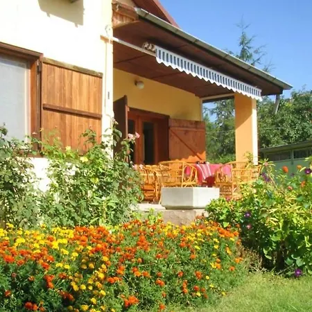 4 Bedrooms House At 450 M Away From The Beach With Enclosed Garden And Wifi Warna
