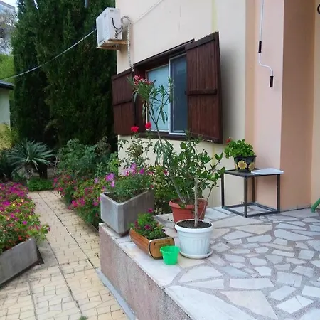 Ferienhaus 4 Bedrooms House At 450 M Away From The Beach With Enclosed Garden And Wifi Warna