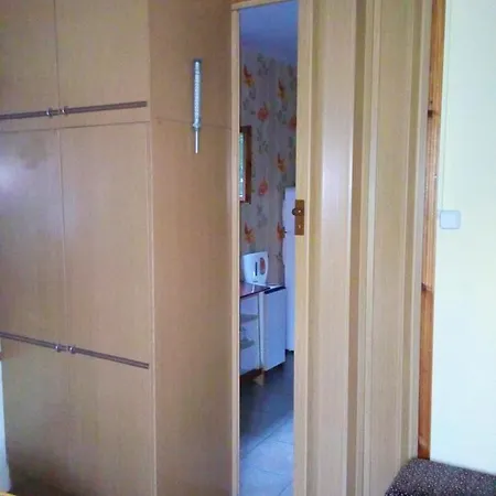 4 Bedrooms House At 450 M Away From The Beach With Enclosed Garden And Wifi *