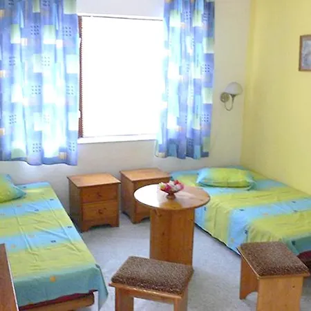 Ferienhaus 4 Bedrooms House At 450 M Away From The Beach With Enclosed Garden And Wifi *