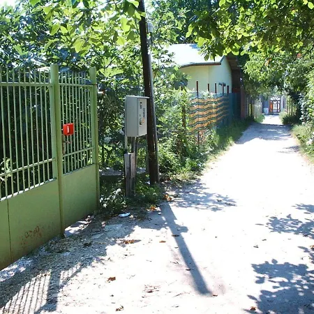 4 Bedrooms House At 450 M Away From The Beach With Enclosed Garden And Wifi * Warna