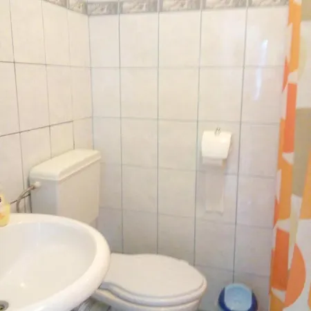 4 Bedrooms House At 450 M Away From The Beach With Enclosed Garden And Wifi Ferienhaus Warna