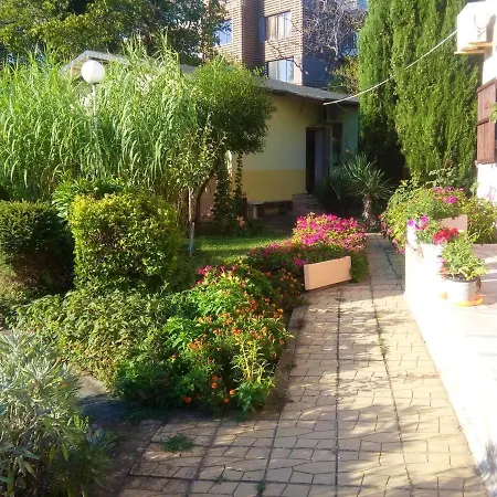 4 Bedrooms House At 450 M Away From The Beach With Enclosed Garden And Wifi *