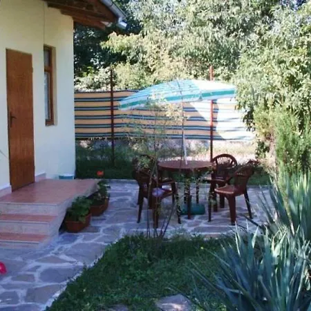 4 Bedrooms House At 450 M Away From The Beach With Enclosed Garden And Wifi Holiday home *